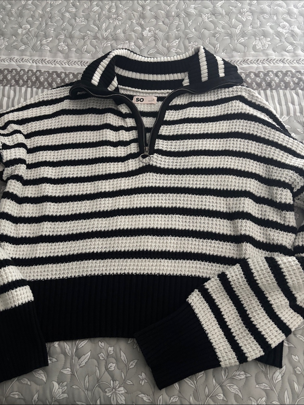 SO Black and White Striped Half-Zip Collared Sweater Cropped Sz XL Juniors